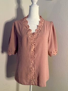 Swiss dot Pink blouse featuring a V-neckline and intricate lace trim Size S